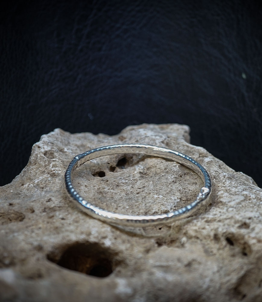 Bracelet Jonc Martelé Ouvrant – Lovely Storm