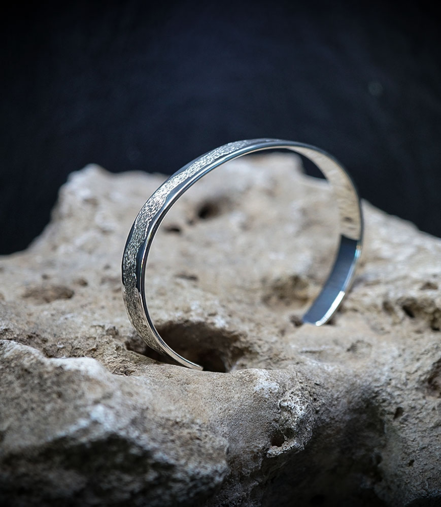 Ses créations sont également visibles à Paris, chez Mad Lords, au 316 rue Saint-Honoré