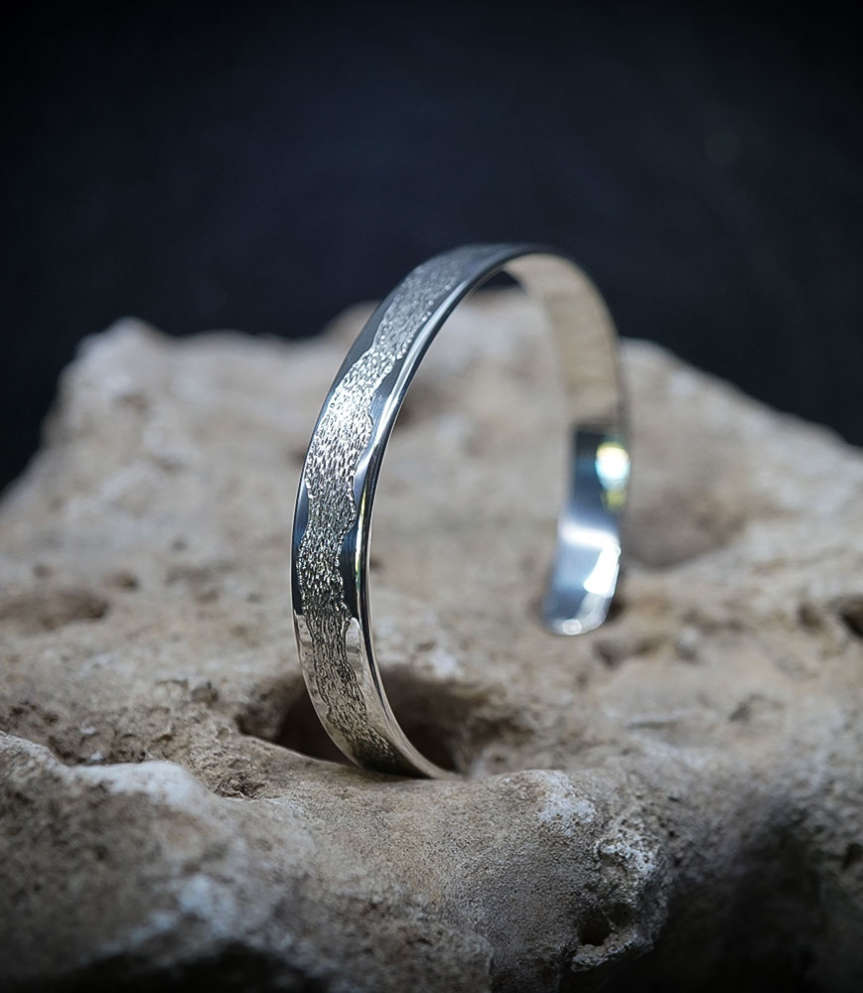 Ses créations sont également visibles à Paris, chez Mad Lords, au 316 rue Saint-Honoré