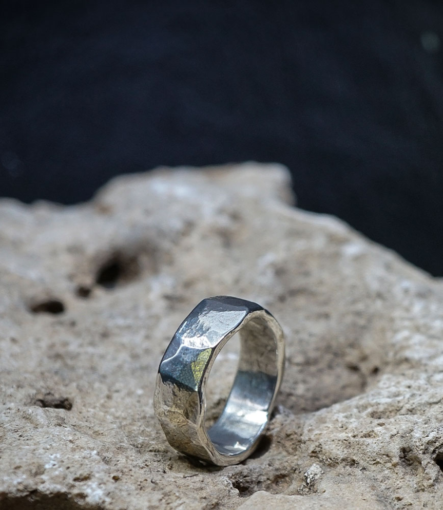 Bague Argent Massif   Matière: Argent massif 925/1000 Pierre: Non Poids: 10,5 grammes