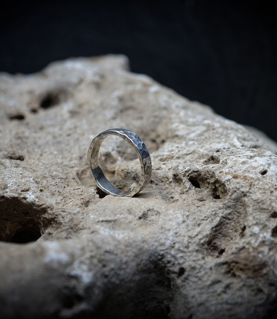 Des textures lumineuses qui créent de splendides bijoux contemporains