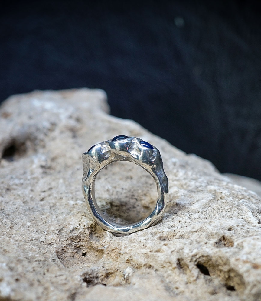 Bague Saphir en Argent Massif.  Matière: Argent 925/1000 (11,9 grammes)  Pierre: Saphir (1,30 carats) Poids: 11,9 grammes