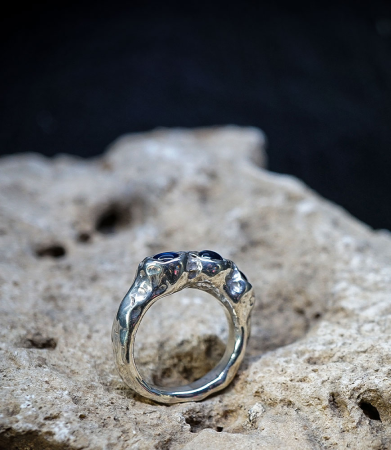 Bague Saphir en Argent Massif.  Matière: Argent 925/1000 (11,9 grammes)  Pierre: Saphir (1,30 carats) Poids: 11,9 grammes