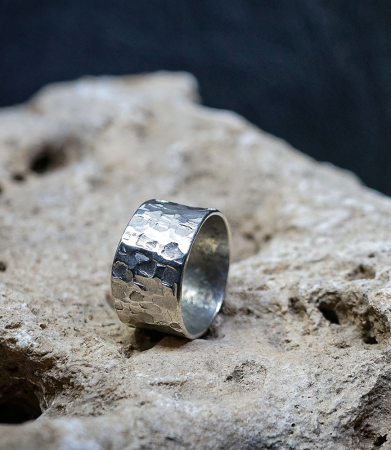 L'Anneau Martelet "Lovely Storm" : L'Éclat Brut de l'Argent