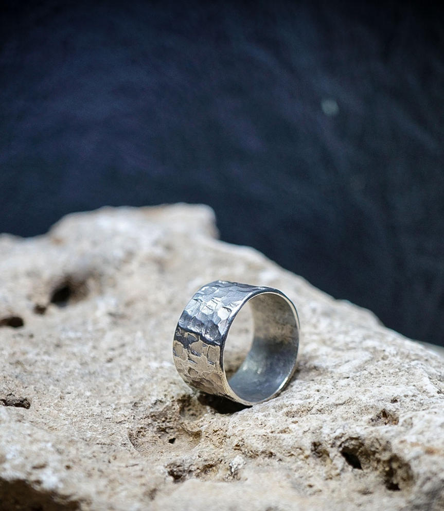 L'Anneau Martelet "Lovely Storm" : L'Éclat Brut de l'Argent