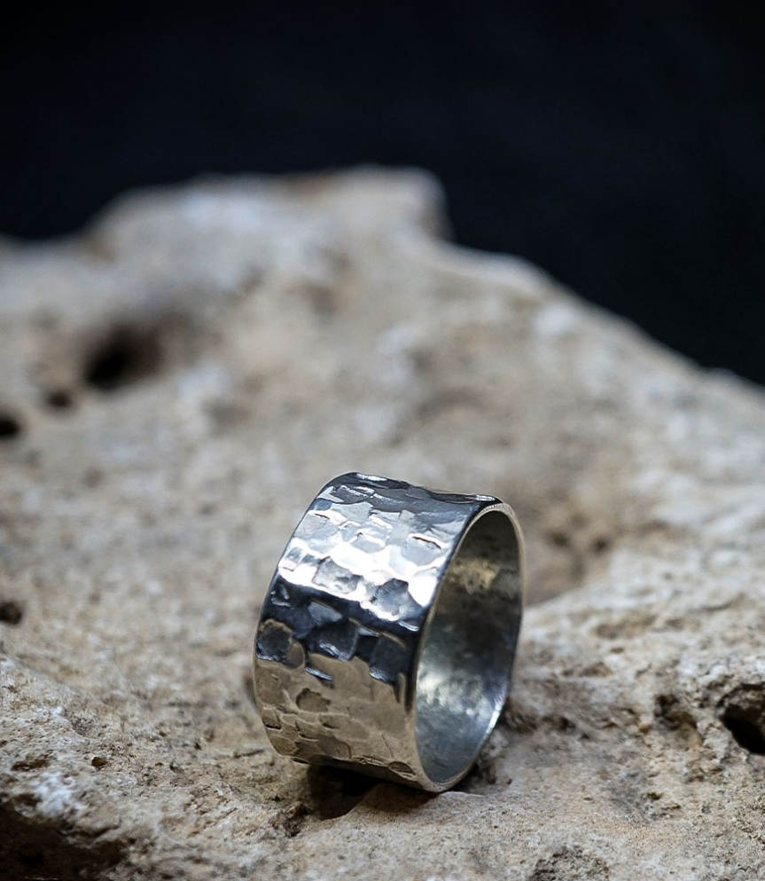 L'Anneau Martelet "Lovely Storm" : L'Éclat Brut de l'Argent