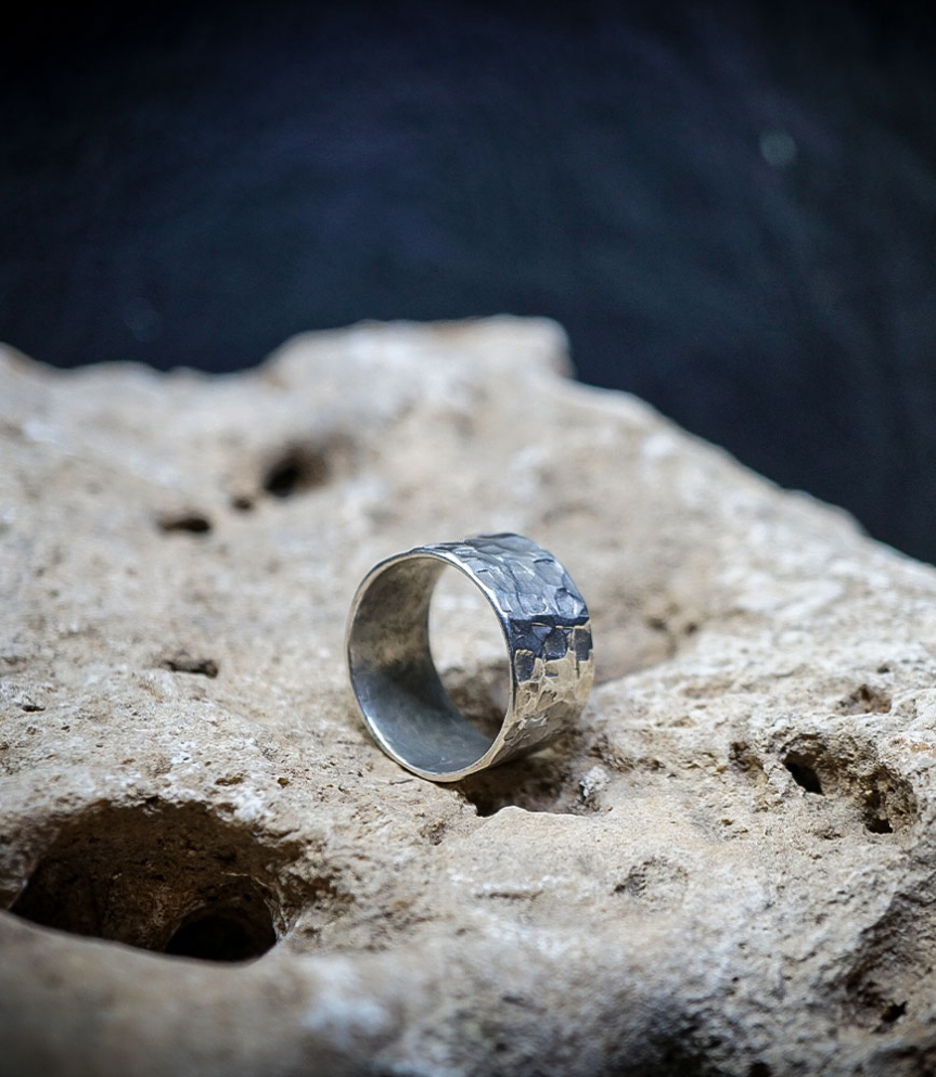 L'Anneau Martelet "Lovely Storm" : L'Éclat Brut de l'Argent