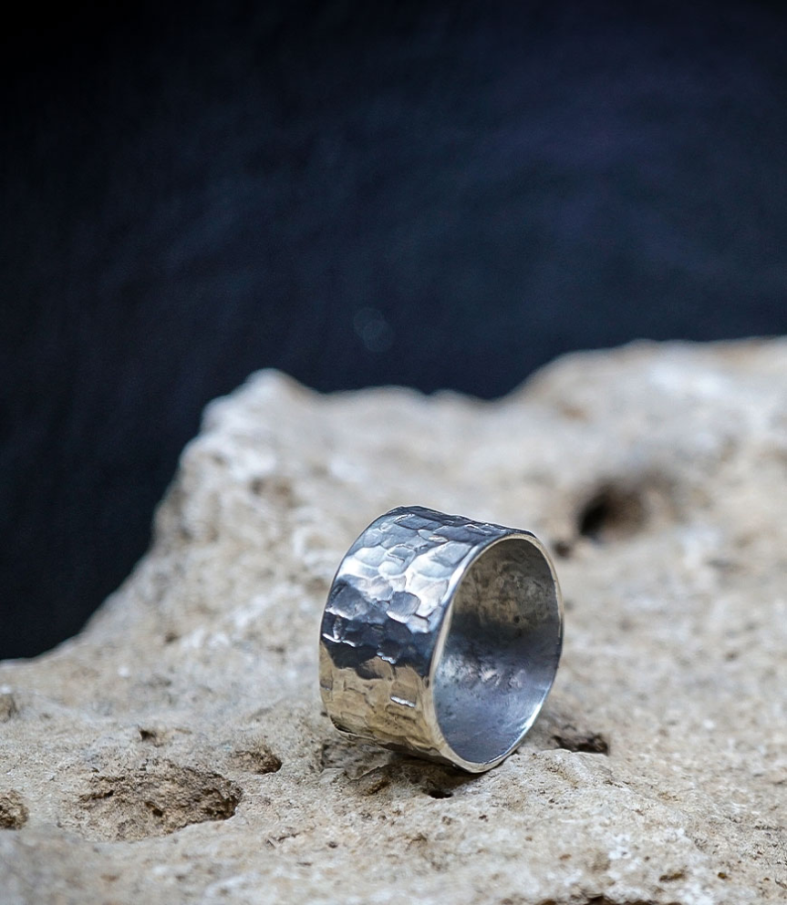 L'Anneau Martelet "Lovely Storm" : L'Éclat Brut de l'Argent