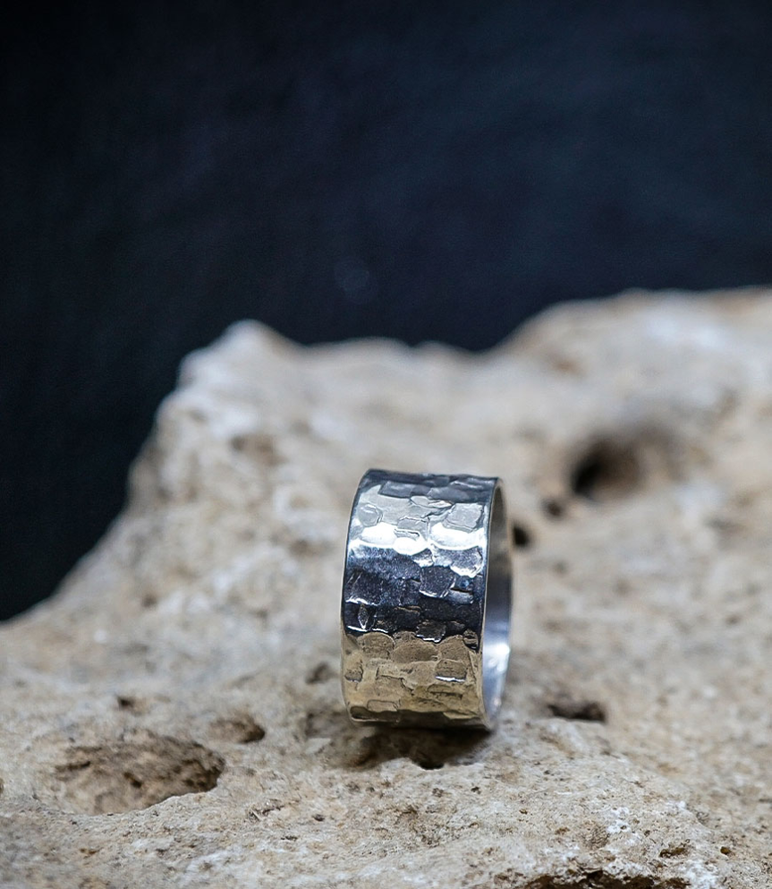 L'Anneau Martelet "Lovely Storm" : L'Éclat Brut de l'Argent