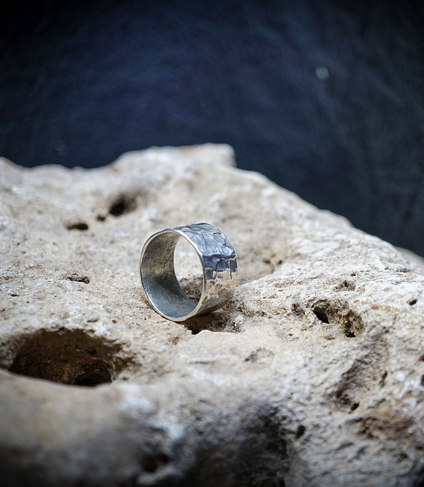 L'Anneau Martelet "Lovely Storm" : L'Éclat Brut de l'Argent