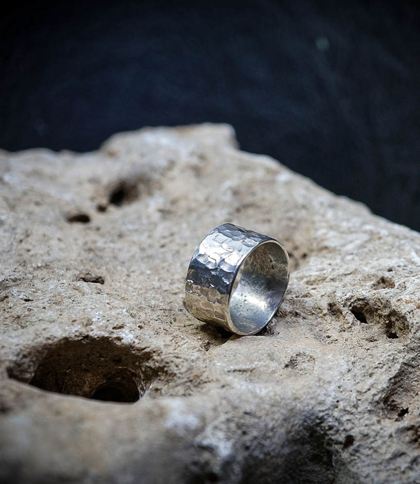 L'Anneau Martelet "Lovely Storm" : L'Éclat Brut de l'Argent