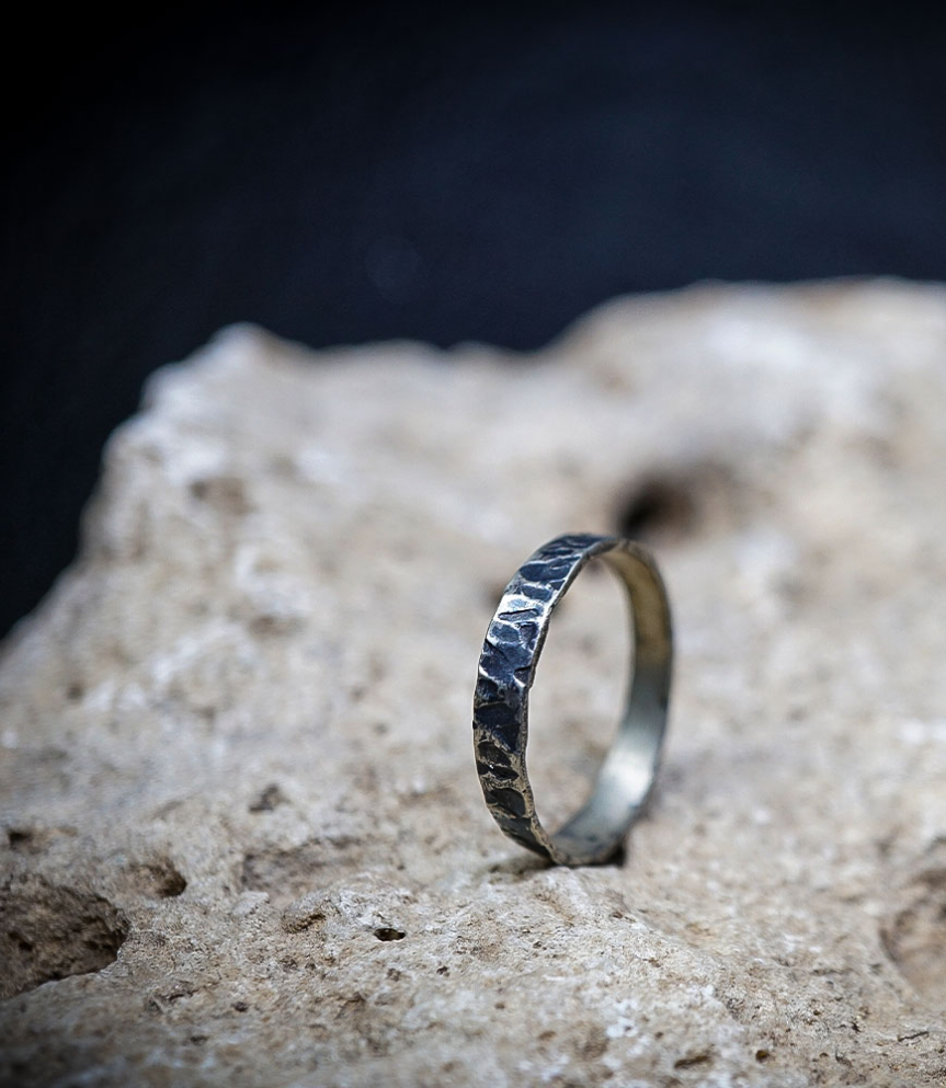 Bague martelet en Argent Massif   Matière: Argent massif 925/1000 Pierre: Non Poids: 3,08 grammes