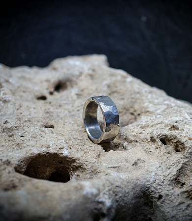 Anneau en argent martelé