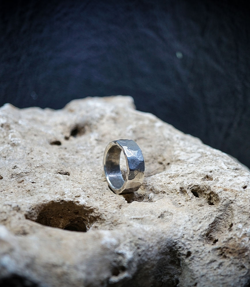 Anneau en argent martelé