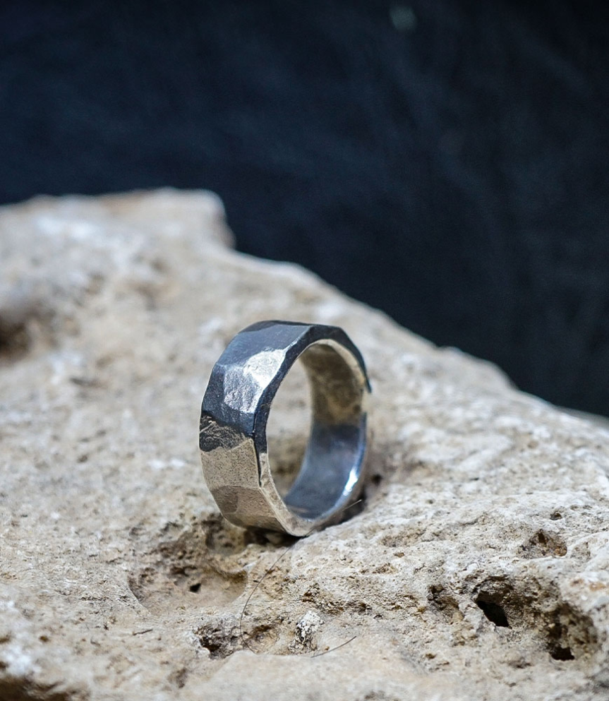 Anneau en argent martelé