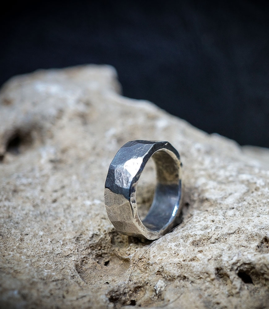 Anneau en argent martelé