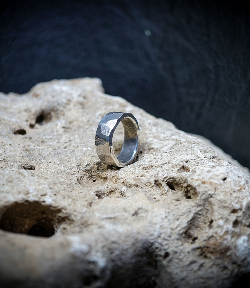 Anneau en argent martelé