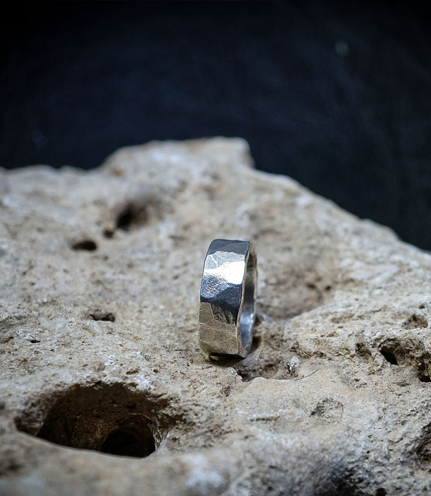 Anneau en argent martelé