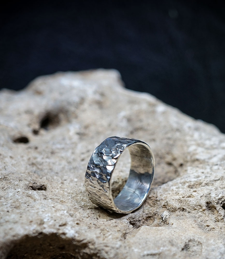Lovely Storm Collection - Sterling Silver Hammered Ring    Material: 925 Sterling Silver  Stone: No  Weight: 7.1 grams