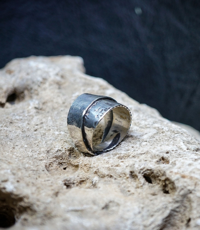 Lovely Storm Collection - Sterling Silver Ring (19mm width)    Material: 925 Sterling Silver  Stone: No  Weight: 9.4 grams