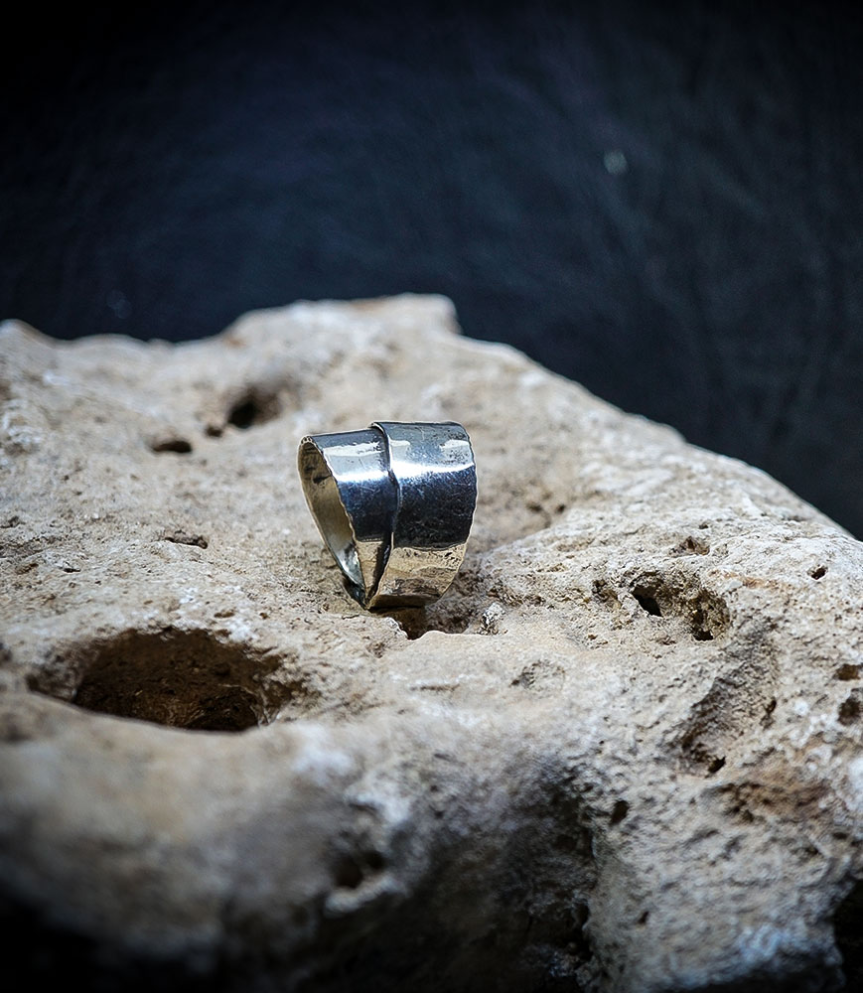 Lovely Storm Collection - Sterling Silver Ring (19mm width)    Material: 925 Sterling Silver  Stone: No  Weight: 9.4 grams