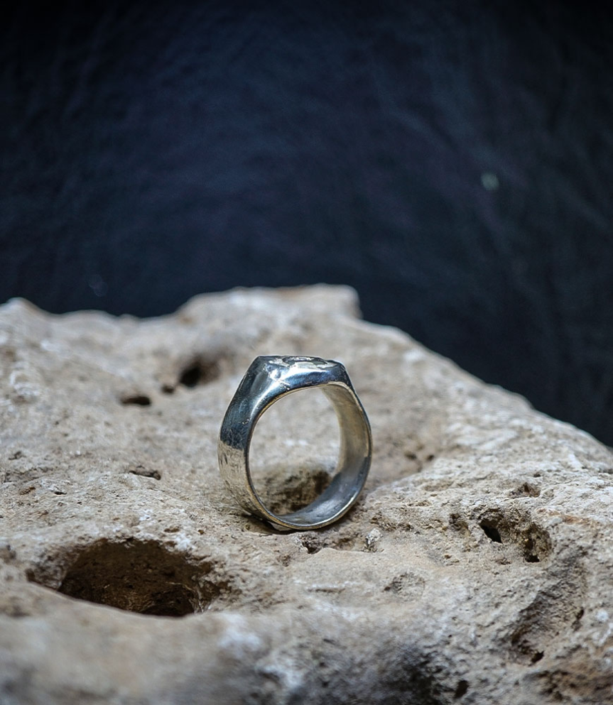 Bague Diamant et Argent Massif  Matière: Argent massif 925/1000 Pierre: Diamant (0,20 carat) Poids: 15,8 grammes