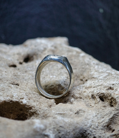 Bague Diamant et Argent Massif  Matière: Argent massif 925/1000 Pierre: Diamant (0,20 carat) Poids: 15,8 grammes