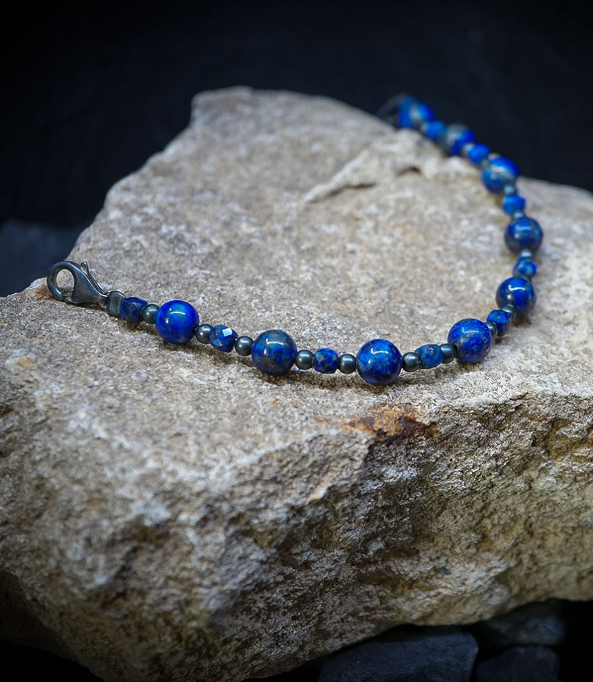 Bracelet lapis lazuli
Matière:  Argent 925/1000 (4,1 grammes)
Pierre: Lapis Lazuli
Poids: 4,1 grammes