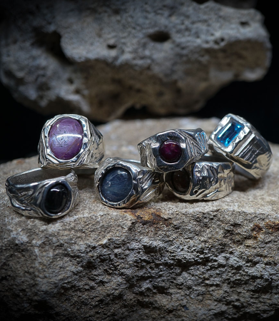 Krazy Stones    Krazy Stones is a raw jewelry brand born in Carpentras, where stone, fire, and raw materials reign supreme. Here