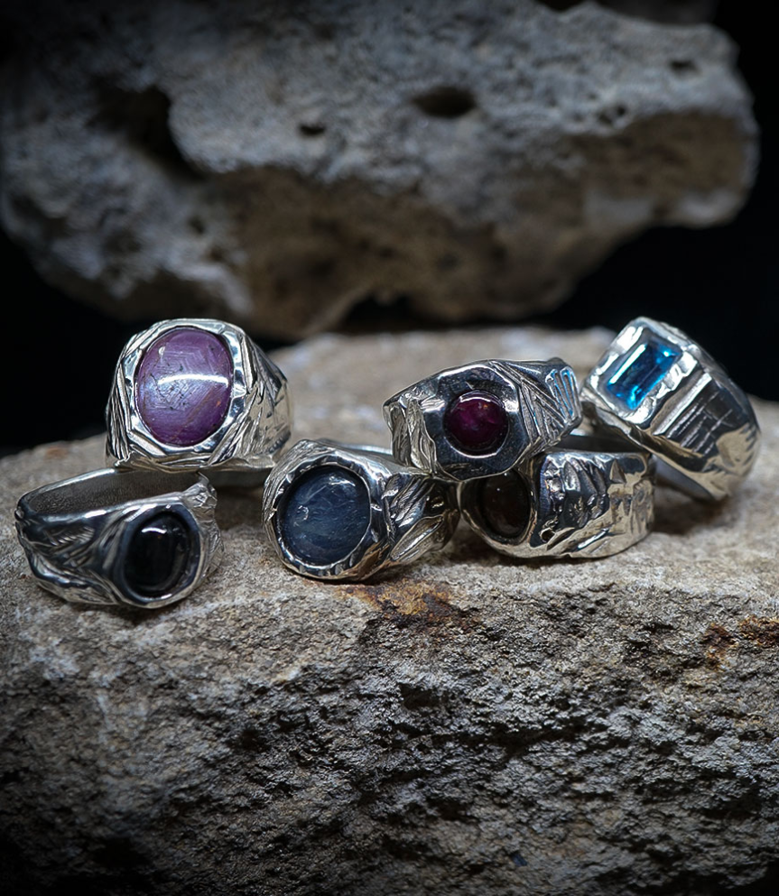 Krazy Stones    Krazy Stones is a raw jewelry brand born in Carpentras, where stone, fire, and raw materials reign supreme. Here