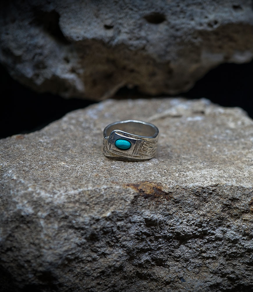 As a jewelry designer, I create raw and unique jewelry, exclusively as one-of-a-kind pieces.