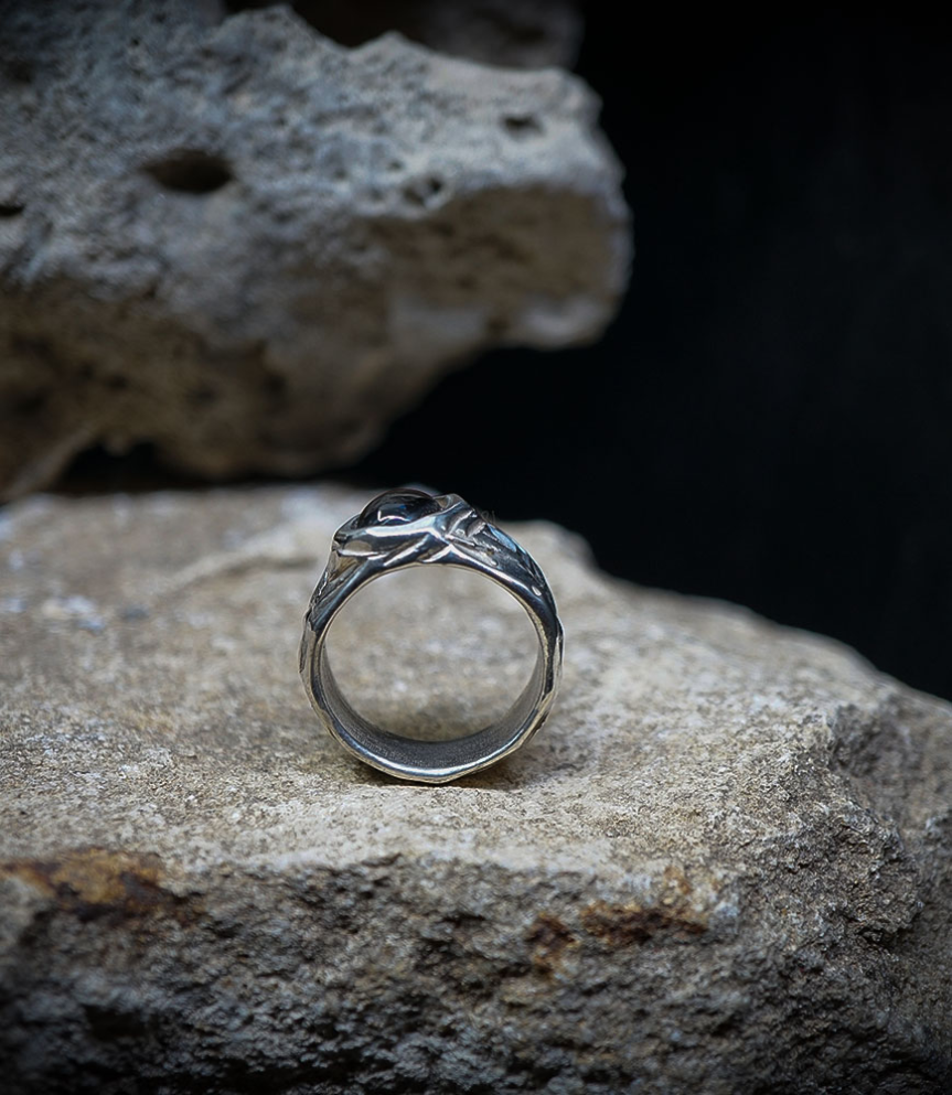 Bagues Argent Massif et opsidienne  Matière: Argent massif 925/1000 Pierre:  Opsidienne (1.40 carats) Poids: 20,5 grammes