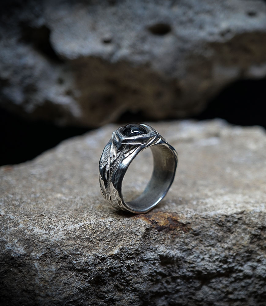 Bagues Argent Massif et opsidienne  Matière: Argent massif 925/1000 Pierre:  Opsidienne (1.40 carats) Poids: 20,5 grammes