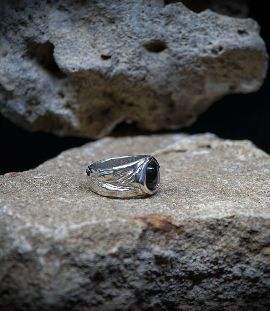 Bagues Argent Massif et opsidienne  Matière: Argent massif 925/1000 Pierre:  Opsidienne (1.40 carats) Poids: 20,5 grammes