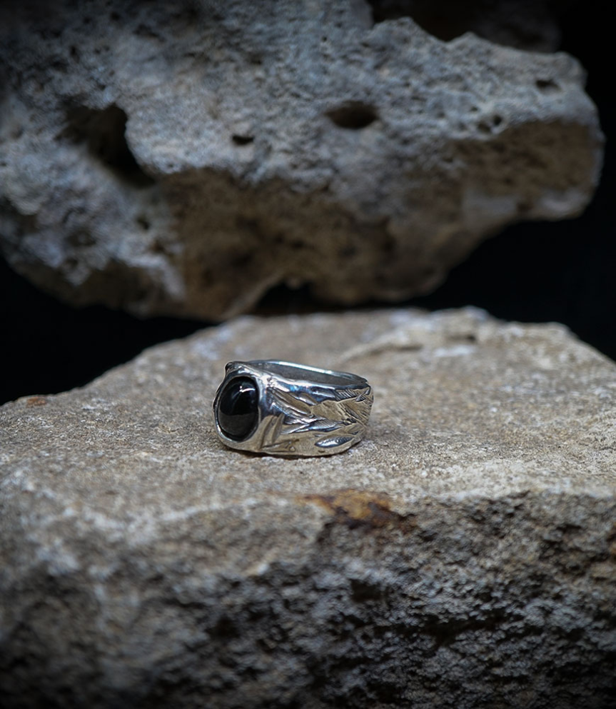 Bagues Argent Massif et opsidienne  Matière: Argent massif 925/1000 Pierre:  Opsidienne (1.40 carats) Poids: 20,5 grammes