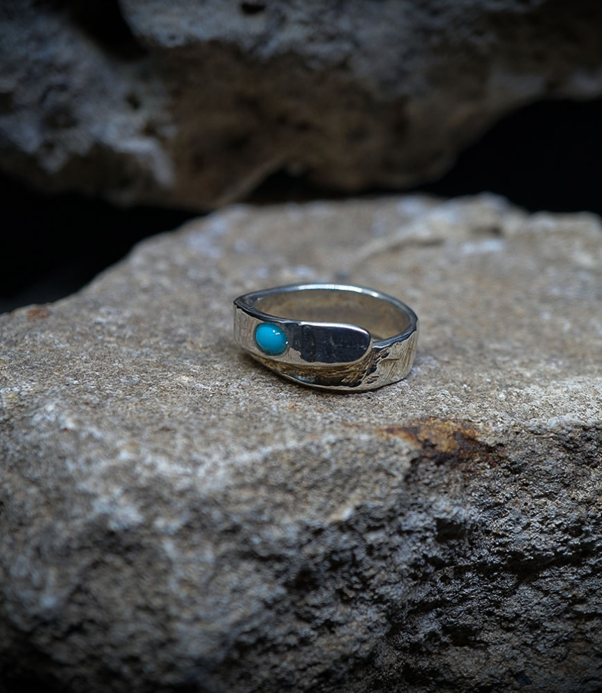 the spirit of a jeweller-creator of raw and unique pieces, with the weight of family history.