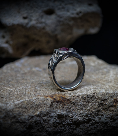 KRAZY STONES est une marque de joaillerie moderne et rock'n'roll. Des bijoux uniques mélangeant les pierres & métaux précieux