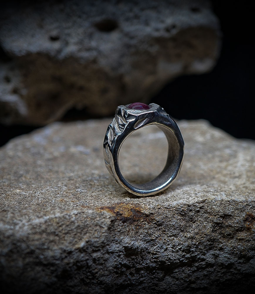 KRAZY STONES est une marque de joaillerie moderne et rock'n'roll. Des bijoux uniques mélangeant les pierres & métaux précieux