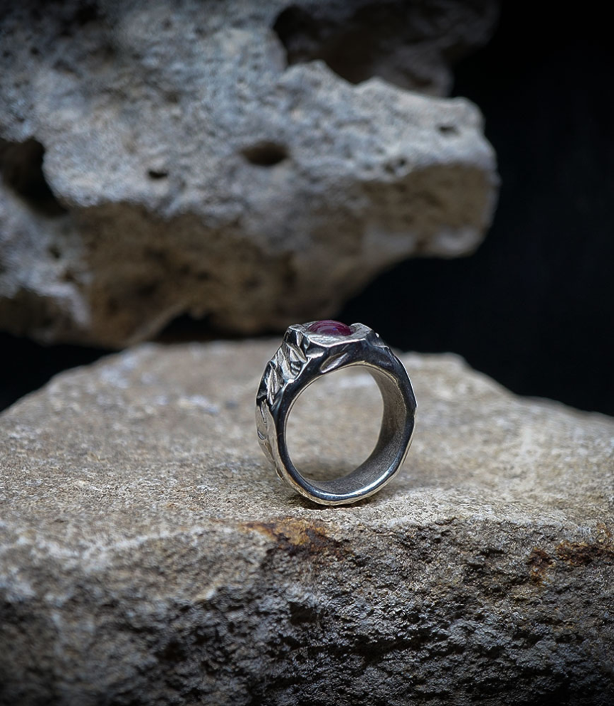 KRAZY STONES est une marque de joaillerie moderne et rock'n'roll. Des bijoux uniques mélangeant les pierres & métaux précieux