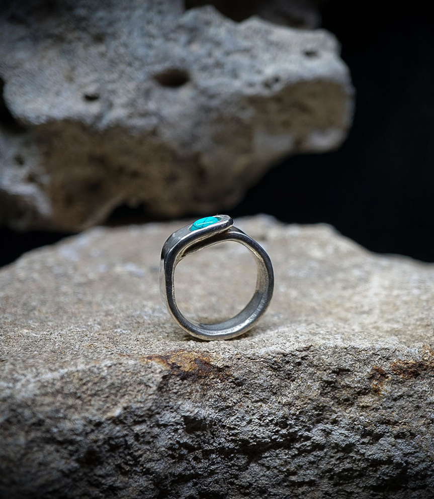 Each creation is a unique work, born from a direct dialogue with the material.