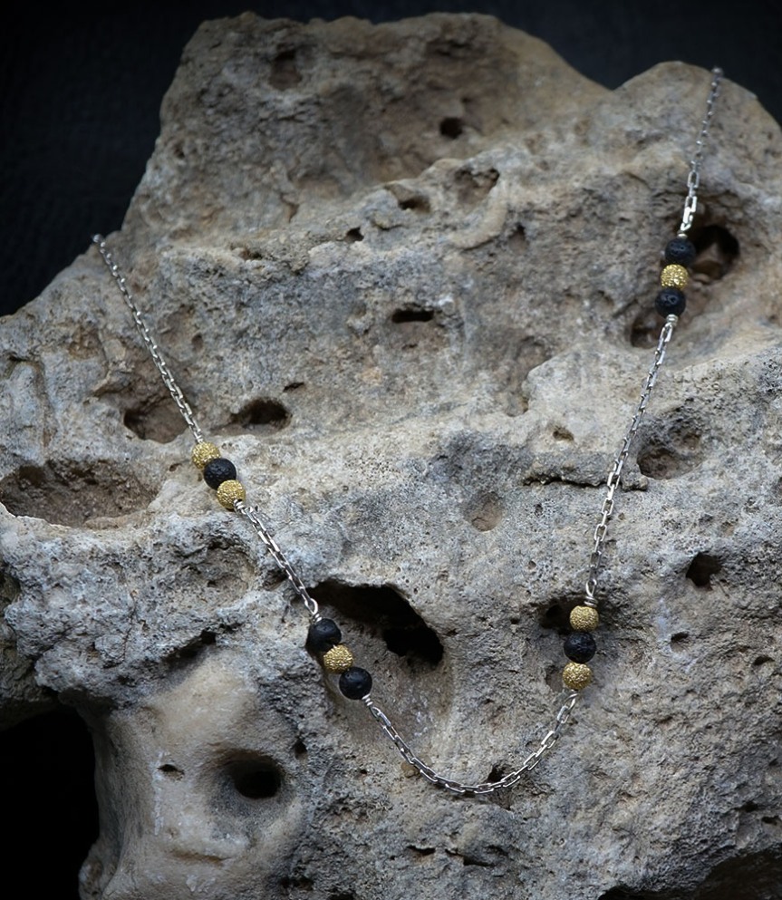 Ses pièces sont aussi à retrouver à Paris, chez Mad Lords, 316 rue Saint-Honoré.