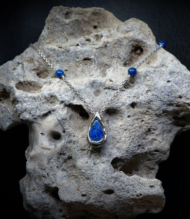 Ses créations sont également visibles à Paris, chez Mad Lords, au 316 rue Saint-Honoré