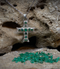 Collier en Argent Massif et emeraudes cabochon.  Matière: Argent massif 925/1000 Pierre:  Emeraudes 2,4 carats Poids: 7,5 gramme