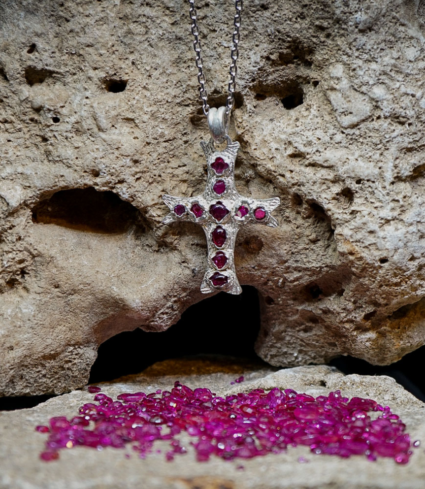 Lovely Storm Collection - Collier en Argent Massif et Rubis.  Matière: Argent massif 925/1000 Pierre:  Rubis 2,64 carats Poids: 