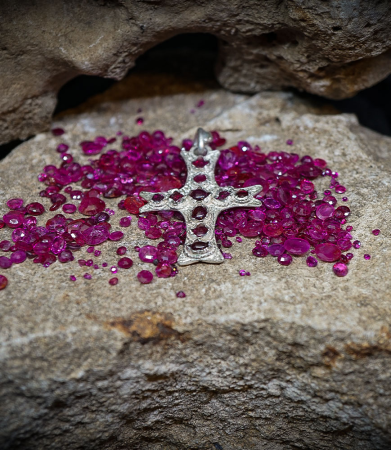 Lovely Storm Collection - Collier en Argent Massif et Rubis.  Matière: Argent massif 925/1000 Pierre:  Rubis 2,64 carats Poids: 