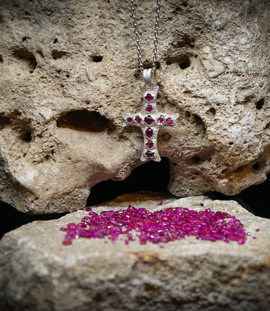 Lovely Storm Collection - Collier en Argent Massif et Rubis.  Matière: Argent massif 925/1000 Pierre:  Rubis 2,64 carats Poids: 