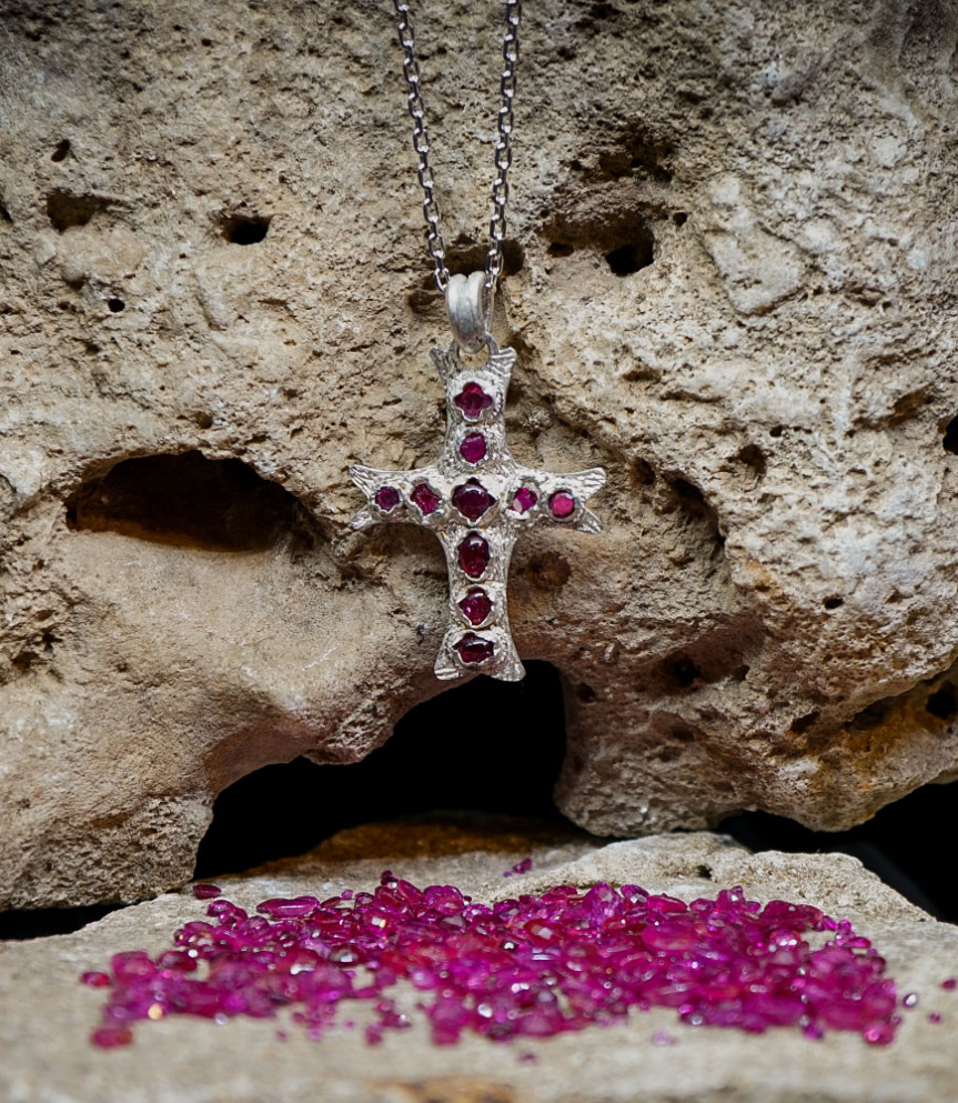 Lovely Storm Collection - Collier en Argent Massif et Rubis.  Matière: Argent massif 925/1000 Pierre:  Rubis 2,64 carats Poids: 