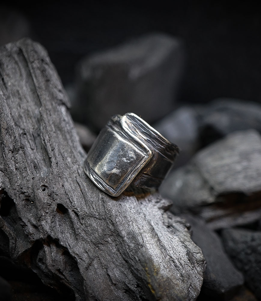 Héphaïstos Collection - Bague Argent Massif  Matière: Argent massif 925/1000 Pierre: Non Poids: 17,8 grammes