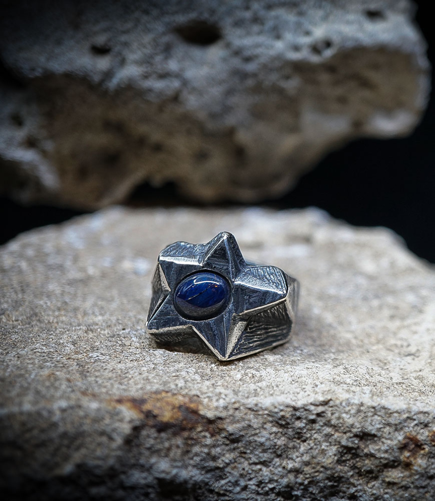 Sterling Silver and Star Sapphire Rings    Material: 925 Sterling Silver  Stone: Sapphire (1.25 carats)  Weight: 23.5 grams