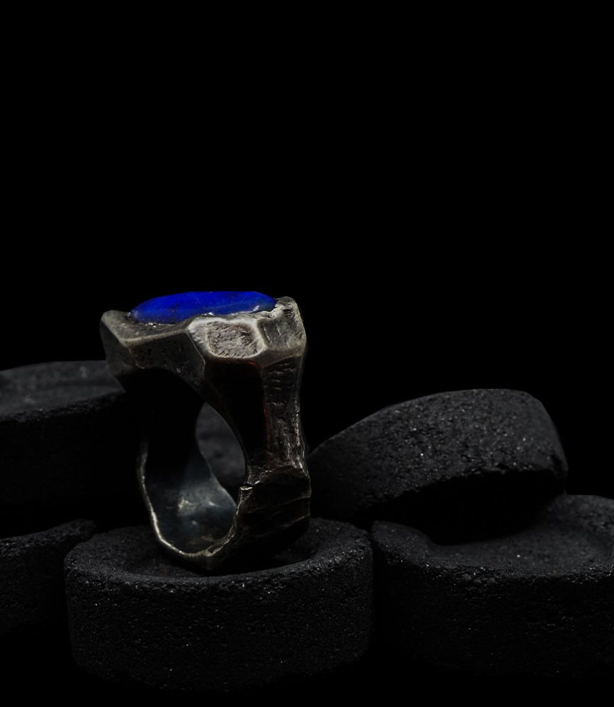 Lapis Lazuli and Solid Silver Ring  Material: Solid 925/1000 Silver Stone: Lapis Lazuli (6.8 carats) Weight: 26.8 grams